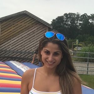 Meet your Posher, Taxiarchoula